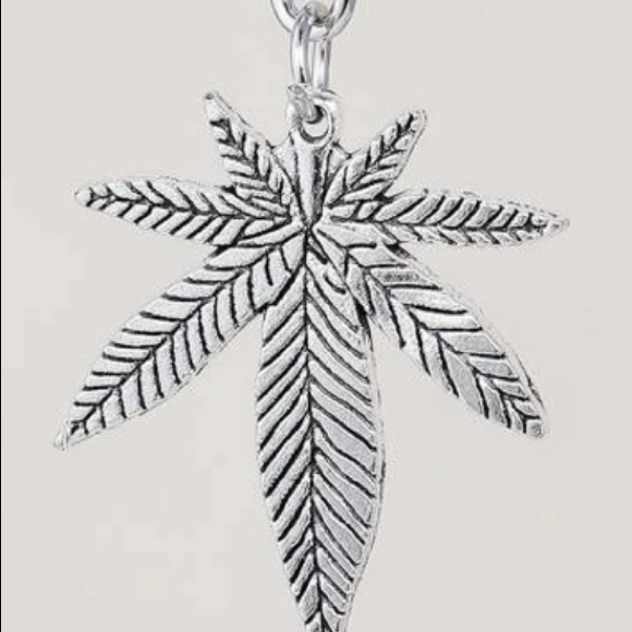 ⭕️ 3/$24 ⭕️ Silver cannabis weed keychain / NWOT - Picture 2 of 3
